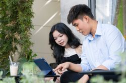 Người Việt kiếm nhiều tiền hơn nhưng khoảng cách giàu nghèo vẫn lớn