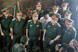 Đại tướng Nguyễn Trọng Nghĩa kiểm tra công tác tìm kiếm hài cốt liệt sĩ tại Công viên Lê Thị Riêng