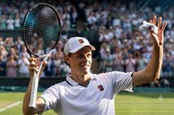 Jannik Sinner đánh bại Djokovic để tái đấu Zverev tại chung kết Wimbledon