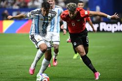 Thơ World Cup: Tứ kết bất ngờ