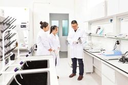 Xây dựng nguồn nhân lực khoa học-công nghệ cho lĩnh vực then chốt