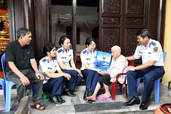 Hai lần khóc thầm lặng lẽ