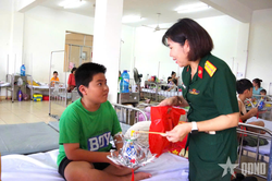 Nhân viên điều dưỡng tận tâm, nhân ái của Bệnh viện Quân dân y 16