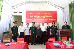 Tổng cục Hậu cần-Kỹ thuật bàn giao nhà 'Nhà Đại đoàn kết' tại Hưng Yên