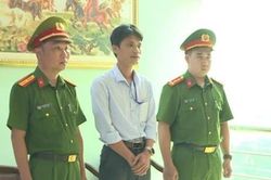 Bắt giám đốc sản xuất, bán hàng trăm tấn phân bón giả cho đối tác