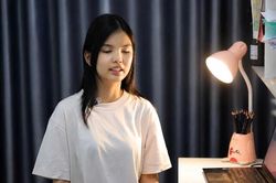 Cô gái chưa từng nhìn thấy ánh sáng và giấc mơ đứng trên bục giảng