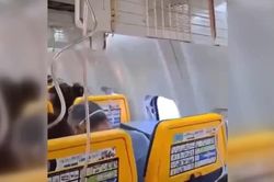Hành khách trên Boeing bị hút một phần ra khỏi máy bay