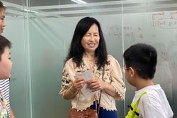Từ lớp học trực tuyến đến cuộc gặp ngoài đời: Công nghệ mở ra cơ hội, con người tạo nên những kết nối