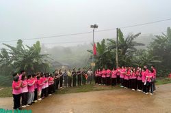 Hơn 1 tỷ đồng trao tặng cho nhân dân xã biên giới Yên Sơn