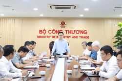 Đẩy nhanh c&aacute;c dự &aacute;n lưới điện truyền tải để bảo đảm an ninh năng lượng quốc gia