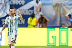 Chiếc đồng hồ Thụy Sĩ và 3 giây của Messi