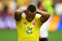 Tuyển thủ Colombia bị dọa đoạt mạng sau khi trở về từ World Cup, phải cầu cứu nhà chức trách