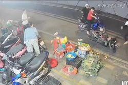 [CLIP] Nhóm người mang hung khí truy đuổi, đập phá xe máy giữa trung tâm TPHCM