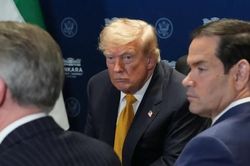 Ông Trump nói Iran muốn tiếp tục đàm phán, Tehran cảnh báo 'rắn' Israel
