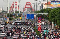 Hiện trạng đường Phạm Văn Đồng trước khi mở thêm làn hỗn hợp cho xe máy