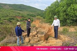 Khảo s&aacute;t t&igrave;m phương &aacute;n xử l&yacute; điểm sụt trượt tr&ecirc;n tuyến đường ở Kỳ Anh
