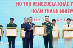 Vinh danh lực lượng tham gia khắc phục hậu quả thảm họa động đất tại Venezuela