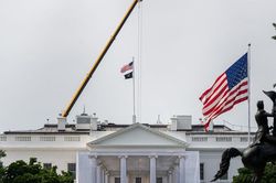 Nhà Trắng gia cố cửa chính sau các mối đe dọa nhằm vào Tổng thống Trump