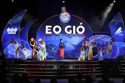 Hàng nghìn người tham dự đại nhạc hội 'Eo Gió - Vũ điệu biển xanh'