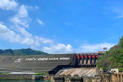Hồ thủy điện Hòa Bình mở 1 cửa xả đáy để ứng phó mưa lũ
