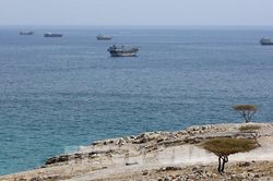 IMO phản đối việc Iran kiểm soát eo biển Hormuz - Một số tàu chở dầu đi qua eo biển bất chấp căng thẳng