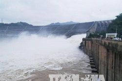 Đảm bảo an toàn hạ du Thủy điện Hòa Bình mở 1 cửa xả đáy
