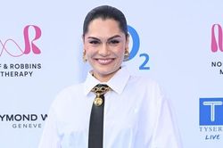 Jessie J x&uacute;c động khi chiến thắng ung thư: 'H&atilde;y tr&acirc;n trọng cơ thể m&igrave;nh khi c&ograve;n c&oacute; thể'
