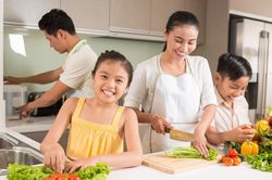 Ngày Dân số Thế giới 11/7: Cần hoàn thiện chính sách để người trẻ yên tâm học tập, lập nghiệp, kết hôn và sinh con