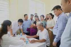 Hơn 500 người dân xã Trung Lý được khám bệnh, cấp thuốc miễn phí