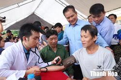 'Ấm t&igrave;nh qu&ecirc; hương' &ndash; Mang dịch vụ y tế chất lượng đến với đồng b&agrave;o v&ugrave;ng cao
