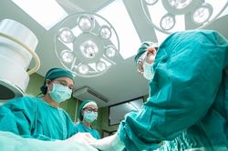 Doanh nghiệp bảo hiểm 'bắt tay' nhà thuốc triển khai bảo hiểm vi mô cho người thu nhập thấp