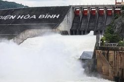 11 giờ trưa nay (11/7), hồ thủy điện Hòa Bình sẽ mở 1 cửa xả đáy