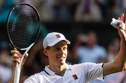 Jannik Sinner khuất phục Novak Djokovic: Bản lĩnh nhà đương kim vô địch Wimbledon