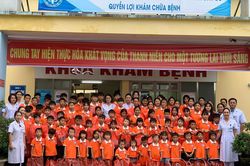 Khám sức khỏe, tặng quà trẻ em tại Cơ sở Bảo trợ xã hội tổng hợp tỉnh