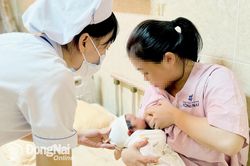 Dinh dưỡng đúng cách cho phụ nữ mang thai và nuôi con bằng sữa mẹ
