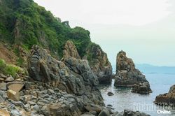 Bình yên nơi sóng chạm vào đá