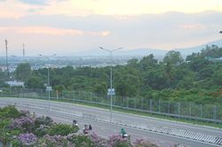 Ðồi bằng lăng Lầu Ông Hoàng vào mùa tím nhớ