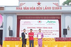 Trao 1.095 suất quà cho gia đình chính sách, người có công và hộ khó khăn tại phường Duy Tân