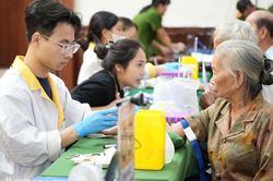 Tiếp nhận mẫu sinh phẩm ADN của thân nhân liệt sĩ ở 4 xã, phường