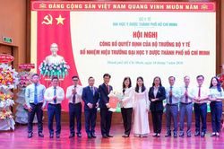 Bộ trưởng Bộ Y tế trao quyết định bổ nhiệm Hiệu trưởng Đại học Y Dược Th&agrave;nh phố Hồ Ch&iacute; Minh