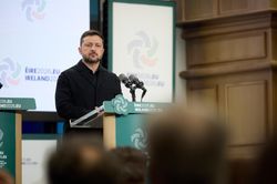 Tổng thống Ukraine tuyên bố Nga đang 'khủng hoảng xăng dầu'