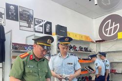 Xây dựng dữ liệu lớn kiểm soát dòng hàng trên không gian mạng