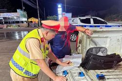 CSGT Đồng Nai phạt 105 triệu đồng xe nhồi nhét khách