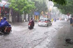 Thời tiết cuối tuần tiếp tục có nhiều đợt mưa lớn