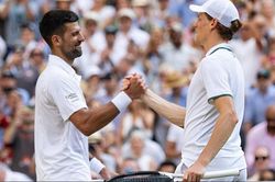Sinner lần thứ hai li&ecirc;n tiếp loại Djokovic ở b&aacute;n kết Wimbledon