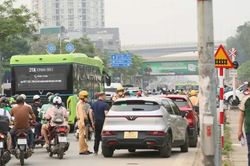 Xử l&yacute; nghi&ecirc;m vi phạm dừng, đỗ xe sai quy định