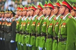 Người chiến sĩ c&ocirc;ng an ng&agrave;y c&agrave;ng gắn b&oacute; mật thiết với nh&acirc;n d&acirc;n
