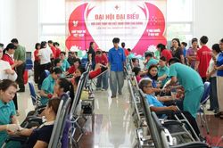 H&agrave;nh tr&igrave;nh Đỏ ng&agrave;y hội hiến m&aacute;u 'Giọt hồng miền non nước' tiếp nhận 726 đơn vị m&aacute;u