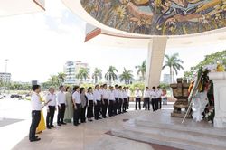 Tổng Kiểm to&aacute;n nh&agrave; nước d&acirc;ng hương tri &acirc;n c&aacute;c Anh h&ugrave;ng liệt sĩ, thăm gia đ&igrave;nh ch&iacute;nh s&aacute;ch tại Đ&agrave; Nẵng