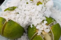 Vì sao nhiều nhà đặt bát chanh muối ở góc phòng?